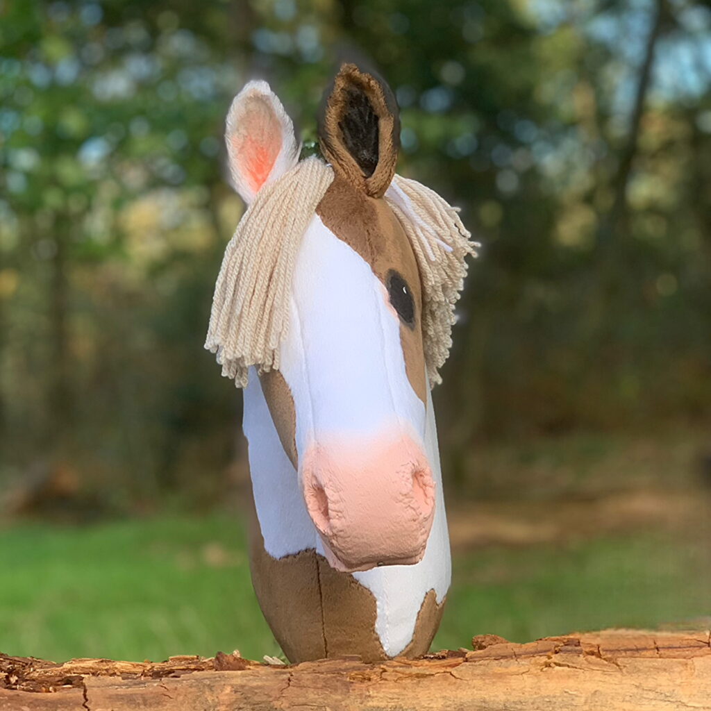 Hobbyhorse - Flaxen chestnut paint
